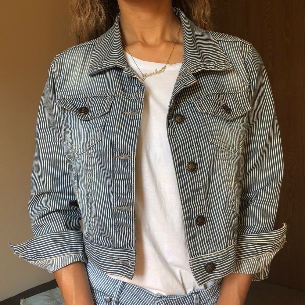 Cropped denim jacket